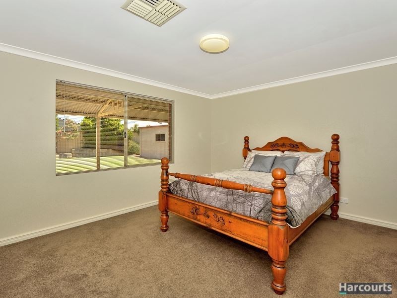 53 Oaklands Avenue, Halls Head WA 6210