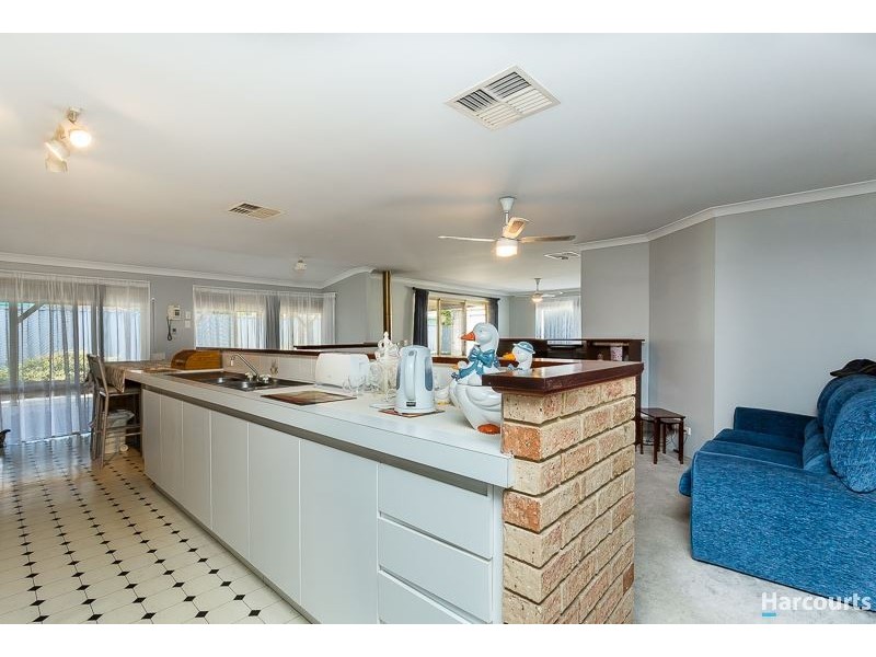 37 Casuarina Drive, Halls Head WA 6210