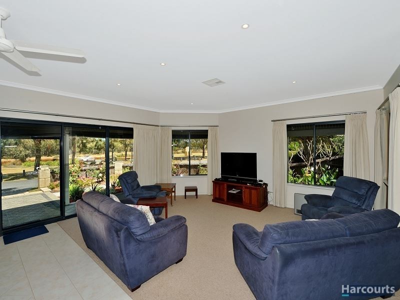 63 Darwin Terrace, Dudley Park WA 6210
