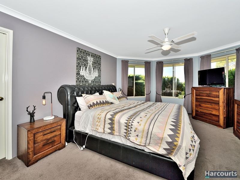 17 Grevillea Rise, Halls Head WA 6210