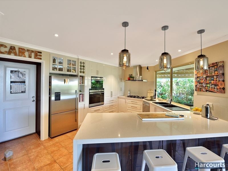 17 Grevillea Rise, Halls Head WA 6210