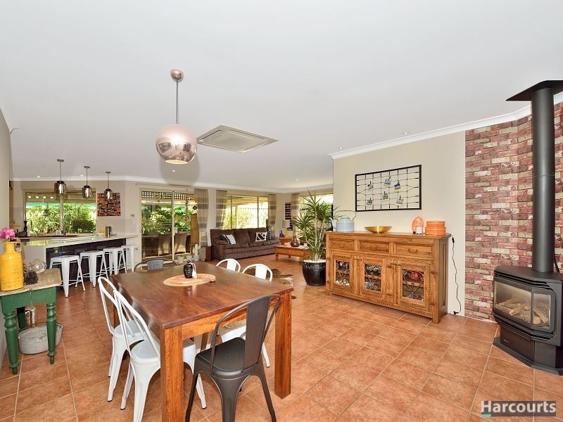 17 Grevillea Rise, Halls Head WA 6210