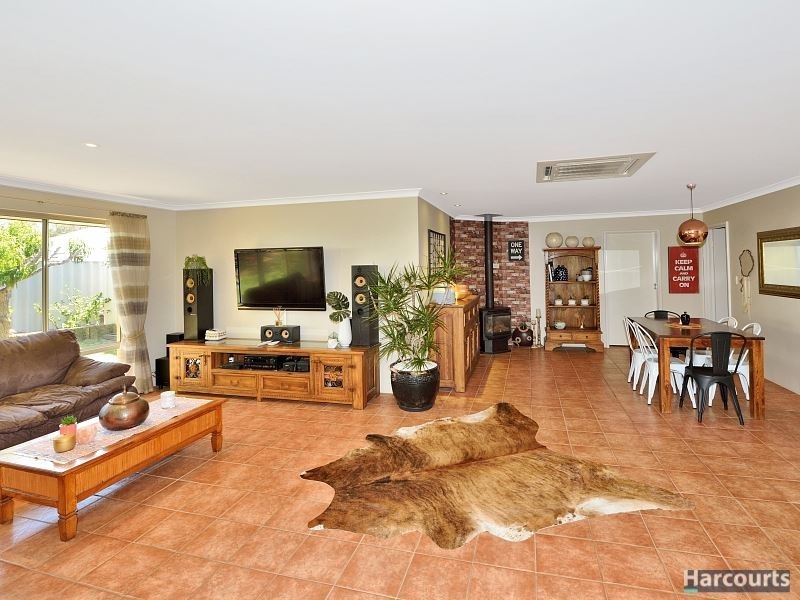 17 Grevillea Rise, Halls Head WA 6210