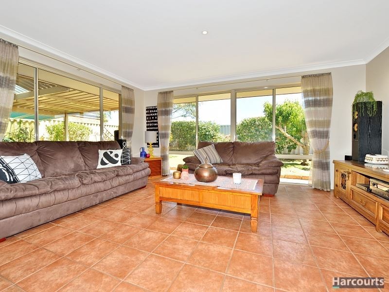 17 Grevillea Rise, Halls Head WA 6210