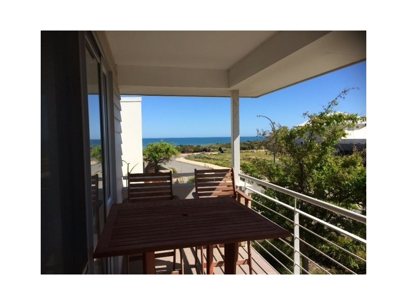 21 Sugarwood Terrace, Halls Head WA 6210