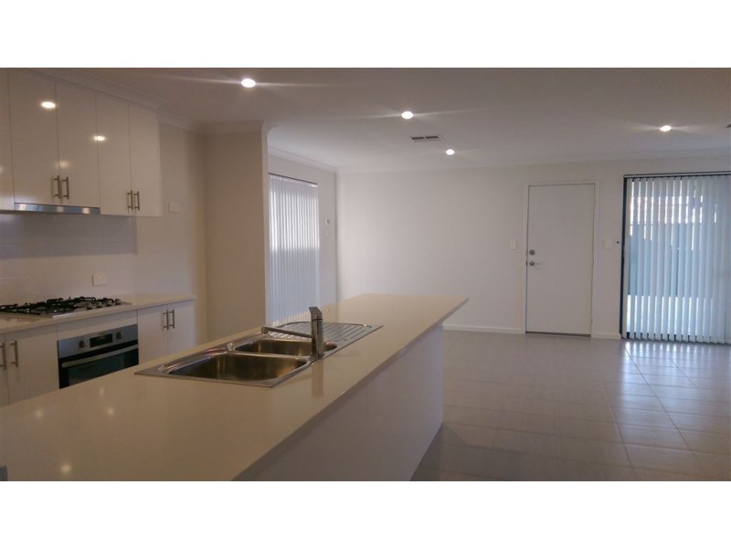 11 Moonee Street, Lakelands WA 6180