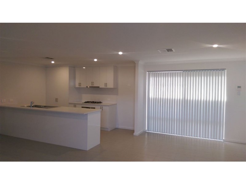 11 Moonee Street, Lakelands WA 6180