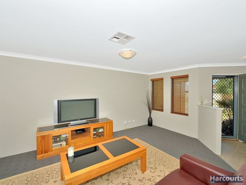 18 Whitegum Pass, Halls Head WA 6210