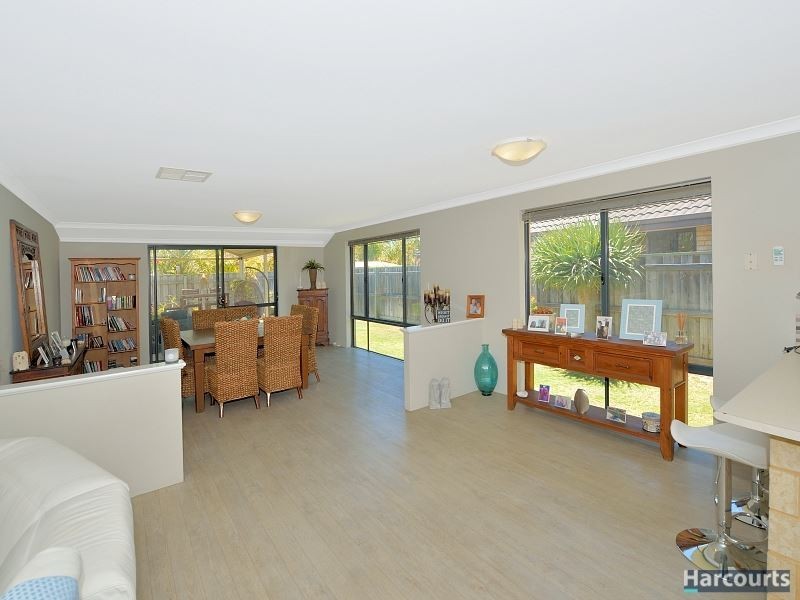 18 Whitegum Pass, Halls Head WA 6210