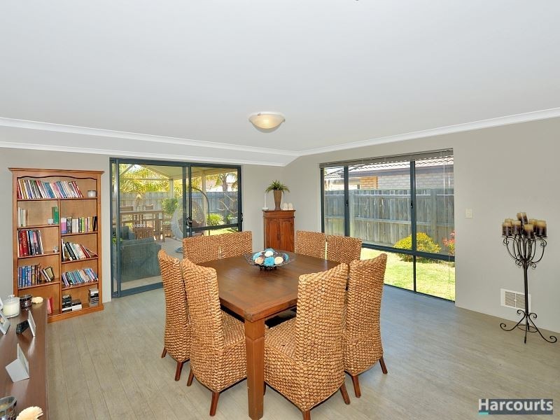 18 Whitegum Pass, Halls Head WA 6210