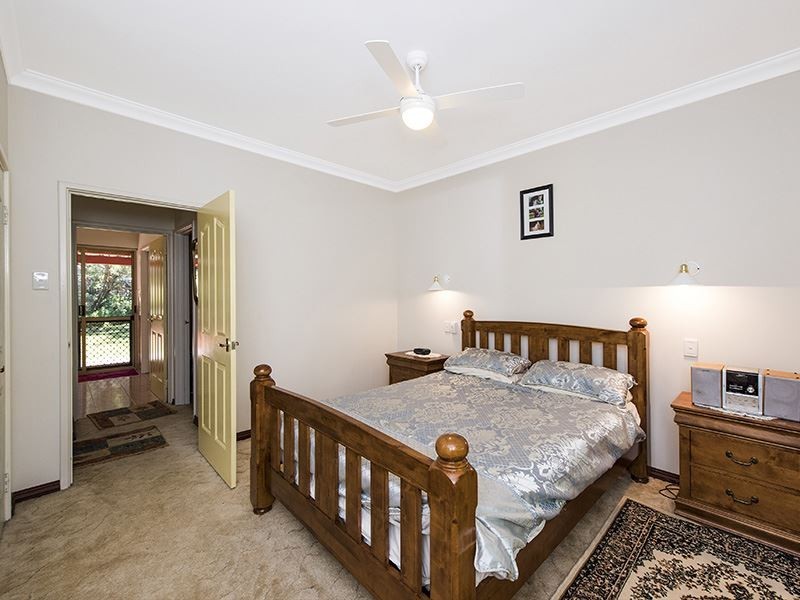 13 Raywood Road, Bouvard WA 6211