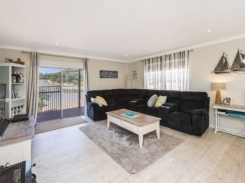 4 Lake View Road, Preston Beach WA 6215
