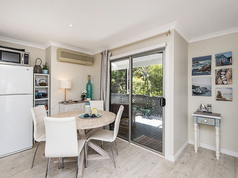 4 Lake View Road, Preston Beach WA 6215