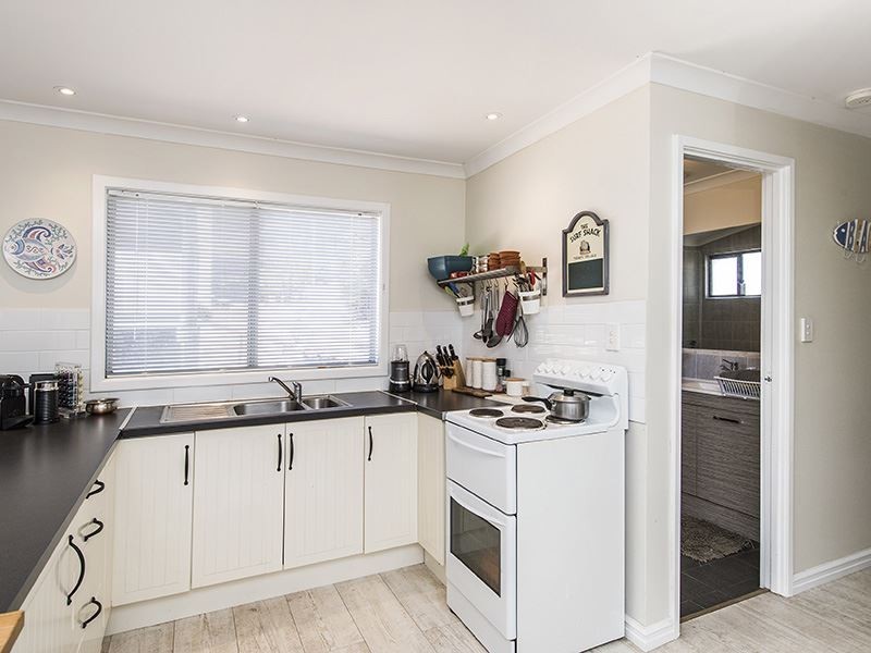 4 Lake View Road, Preston Beach WA 6215
