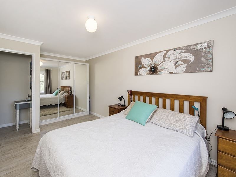 4 Lake View Road, Preston Beach WA 6215