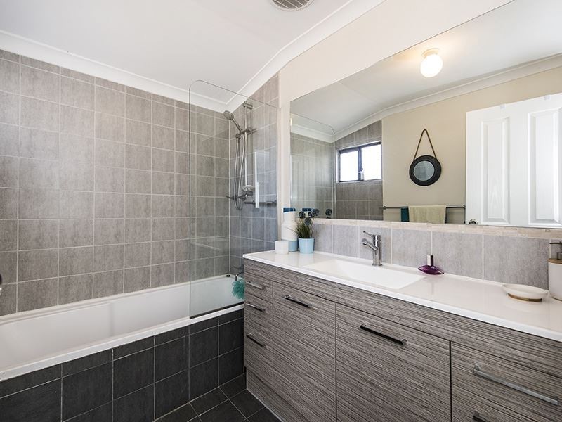 4 Lake View Road, Preston Beach WA 6215