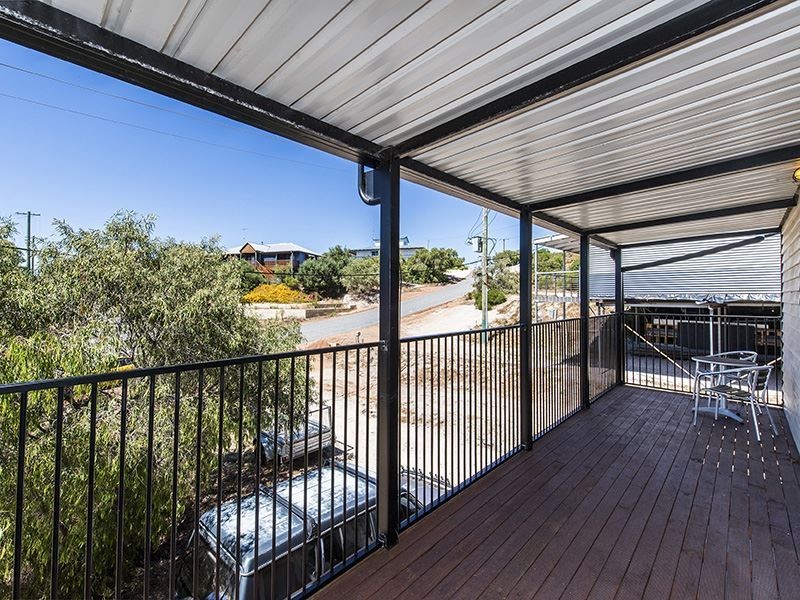 4 Lake View Road, Preston Beach WA 6215