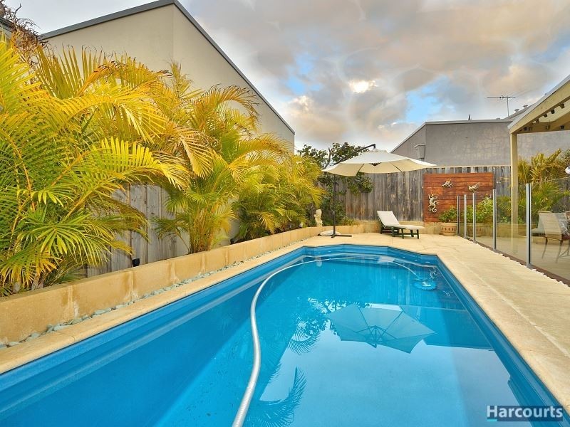 8 Malone Loop, Meadow Springs WA 6210