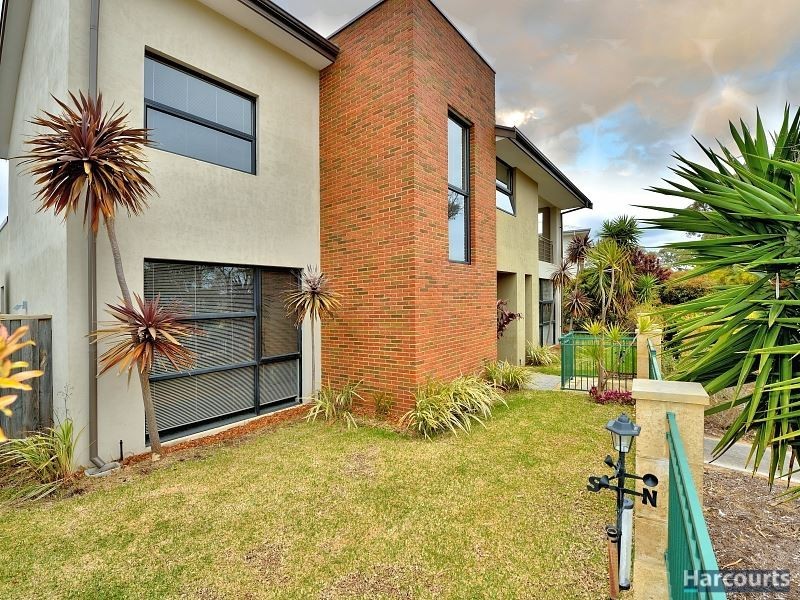 8 Malone Loop, Meadow Springs WA 6210