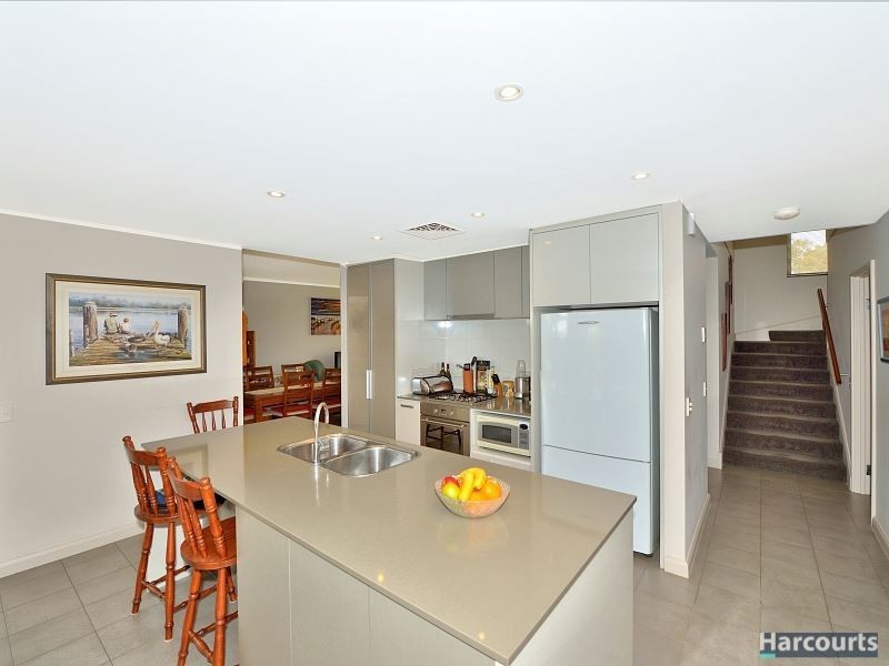 8 Malone Loop, Meadow Springs WA 6210