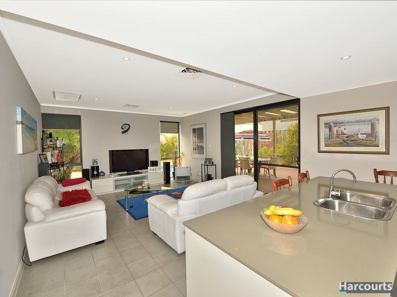 8 Malone Loop, Meadow Springs WA 6210