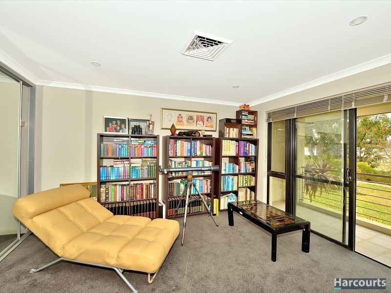 8 Malone Loop, Meadow Springs WA 6210