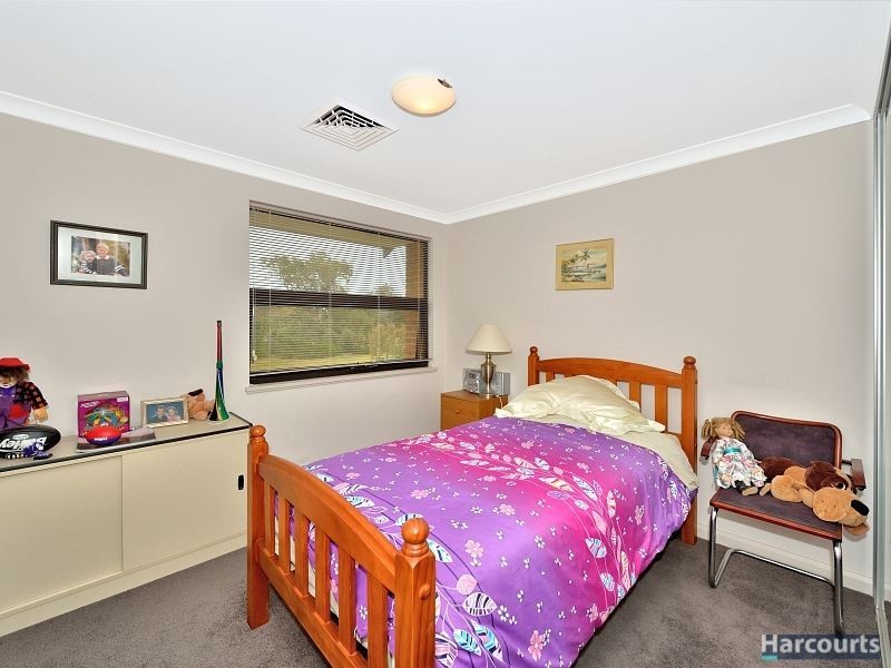 8 Malone Loop, Meadow Springs WA 6210