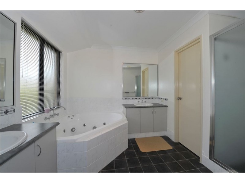 209 Oakmont Avenue, Meadow Springs WA 6210