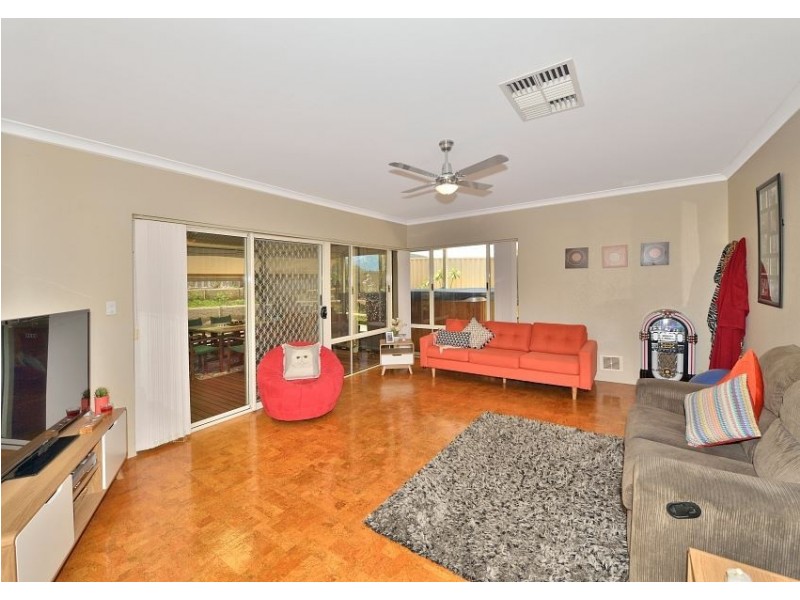 59 Admiralty Crescent, Halls Head WA 6210