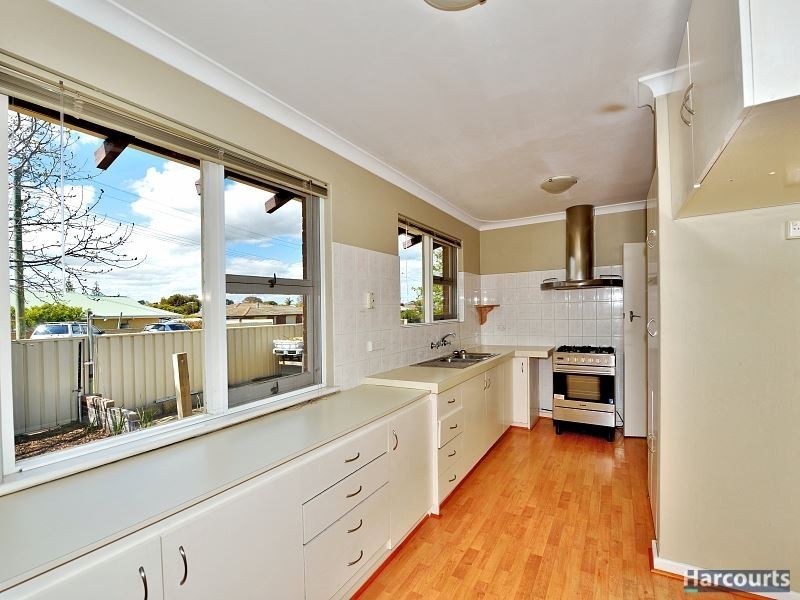 9 Leigh Street, Dudley Park WA 6210