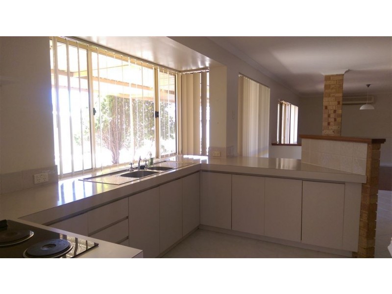 24 Peron Place, San Remo WA 6210