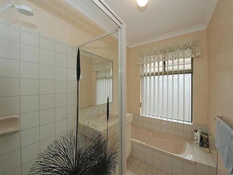 24 Peron Place, San Remo WA 6210