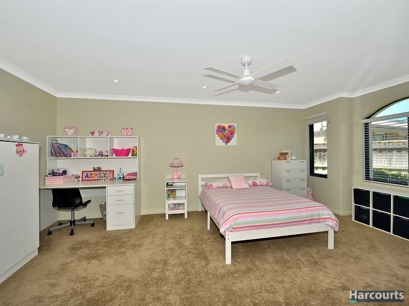 10 Senecio Way, Halls Head WA 6210