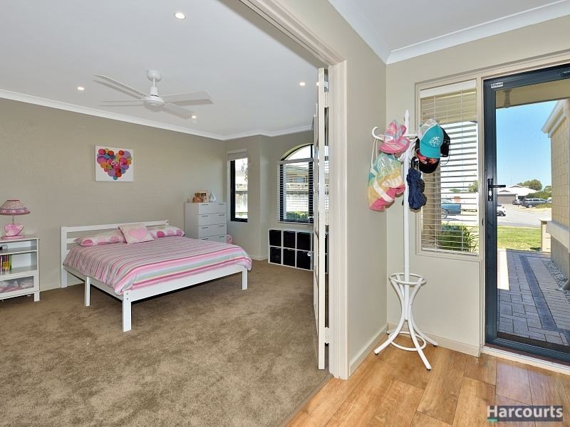 10 Senecio Way, Halls Head WA 6210