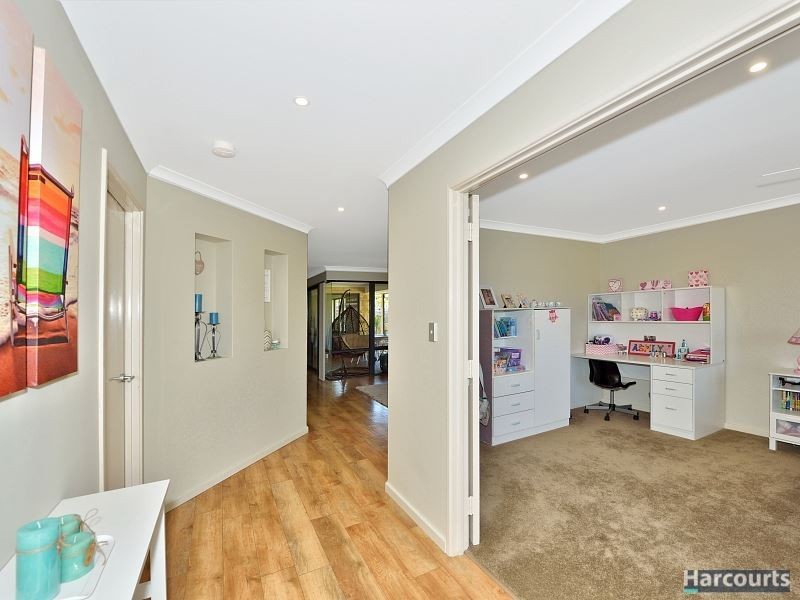 10 Senecio Way, Halls Head WA 6210