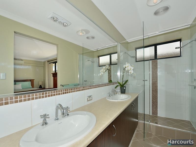 10 Senecio Way, Halls Head WA 6210