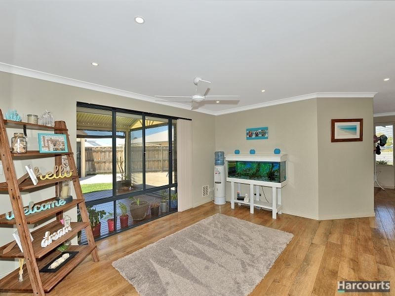 10 Senecio Way, Halls Head WA 6210