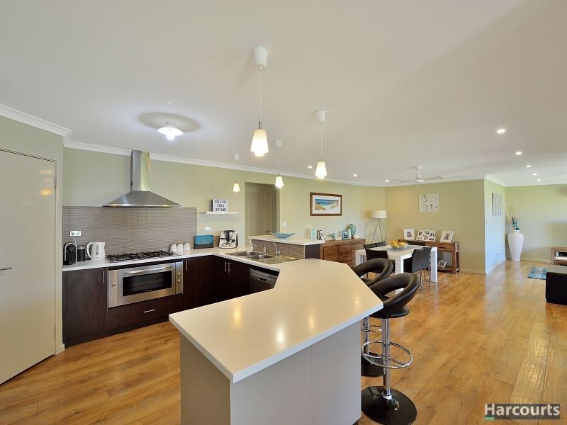 10 Senecio Way, Halls Head WA 6210