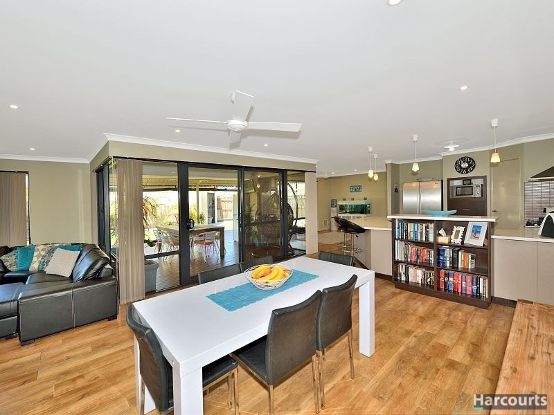 10 Senecio Way, Halls Head WA 6210