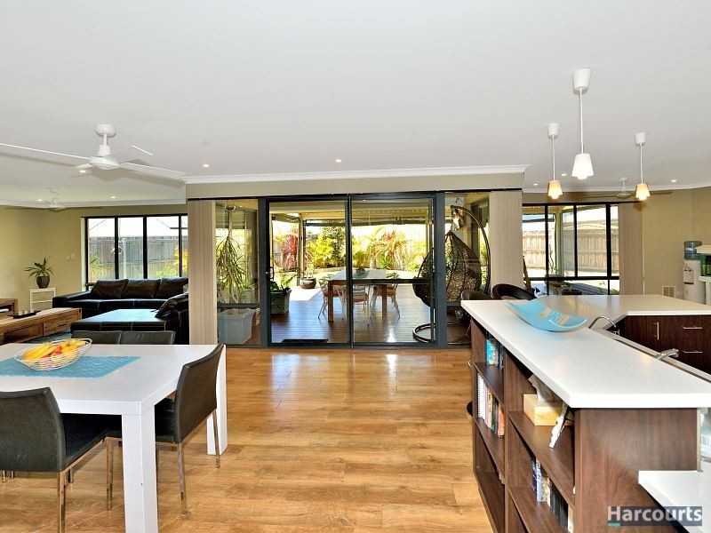 10 Senecio Way, Halls Head WA 6210