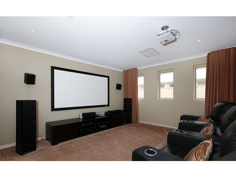 8 Ravendale Drive, Dudley Park WA 6210