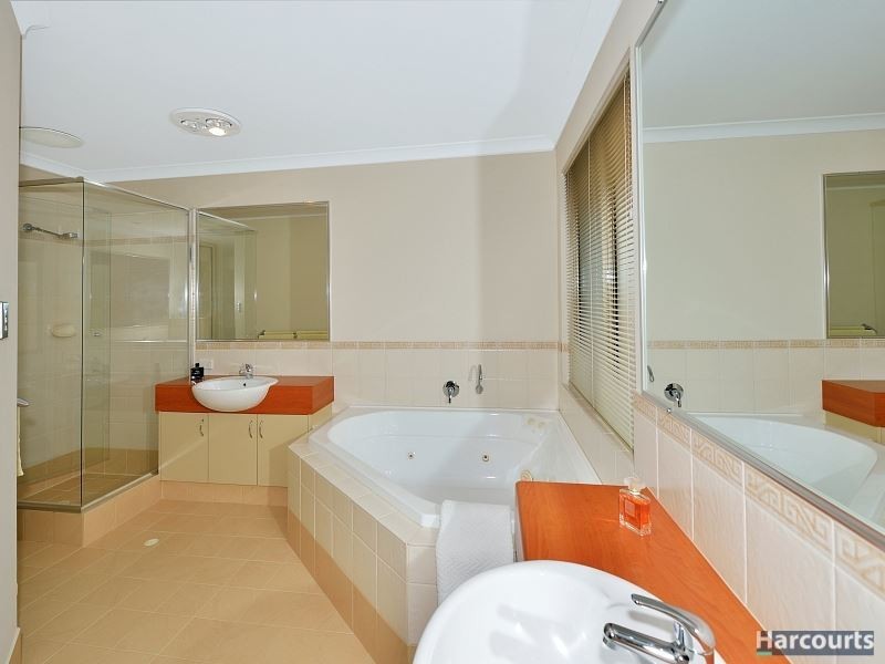 8 Ravendale Drive, Dudley Park WA 6210