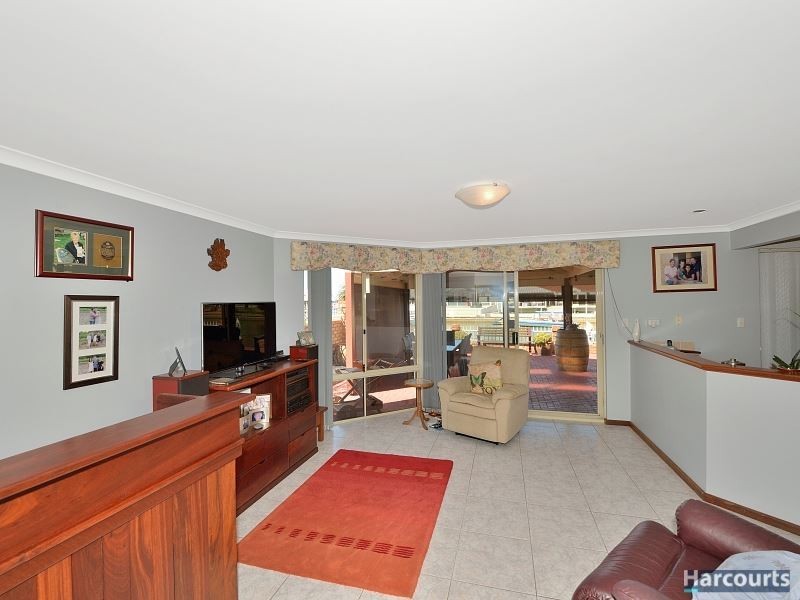 9 Leighton Road East, Halls Head WA 6210