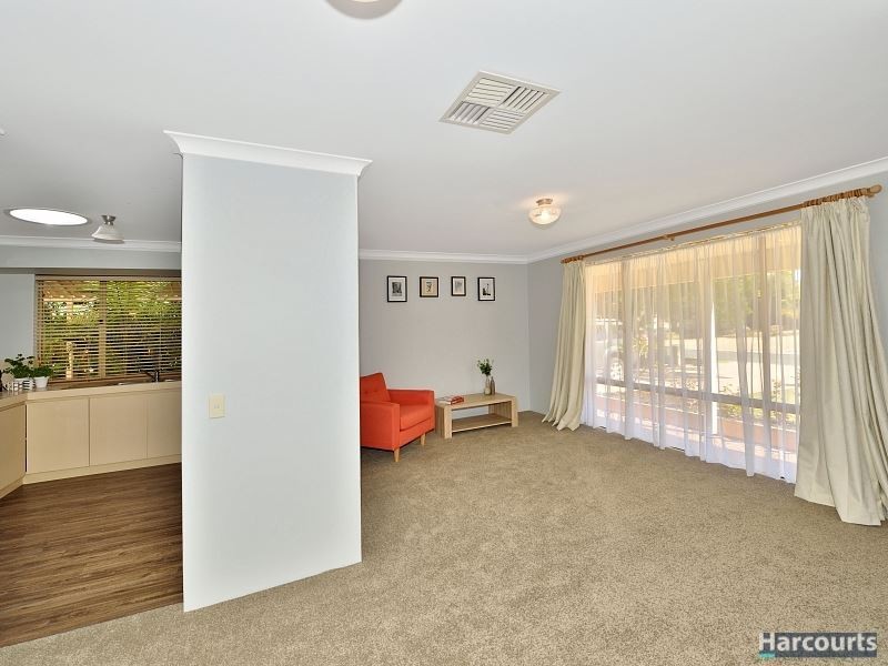 2 Magnolia Rise, Halls Head WA 6210