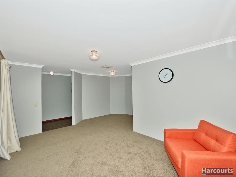 2 Magnolia Rise, Halls Head WA 6210