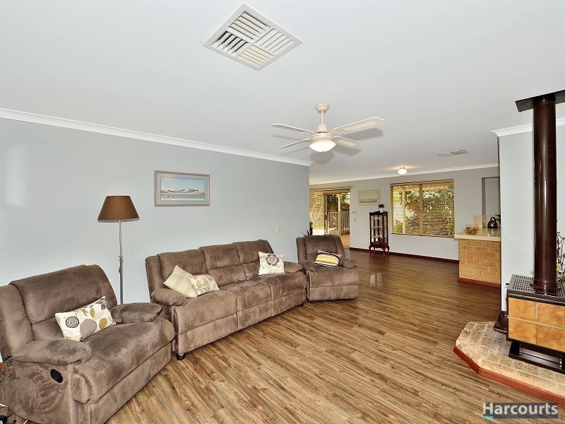 2 Magnolia Rise, Halls Head WA 6210