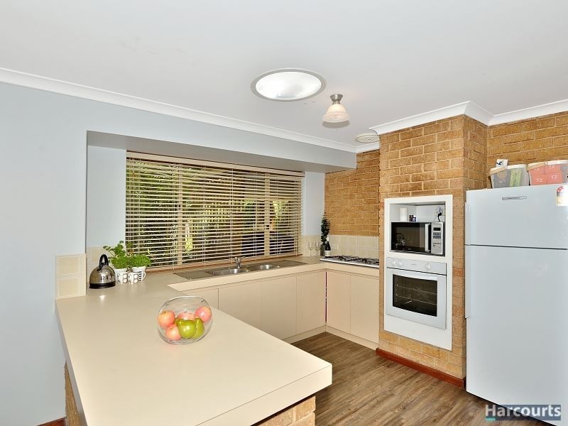 2 Magnolia Rise, Halls Head WA 6210