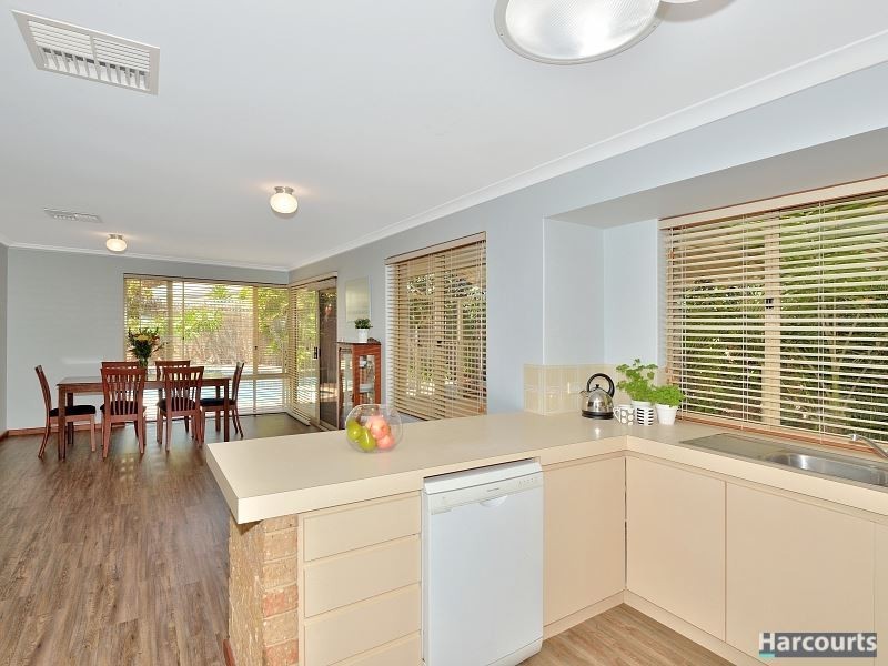 2 Magnolia Rise, Halls Head WA 6210