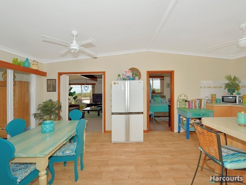 6 Lindley Road, Halls Head WA 6210