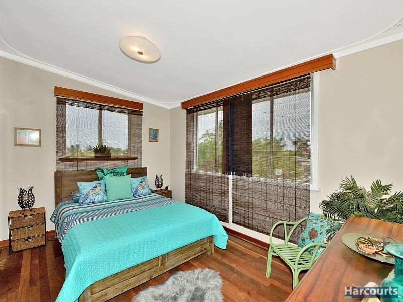 6 Lindley Road, Halls Head WA 6210